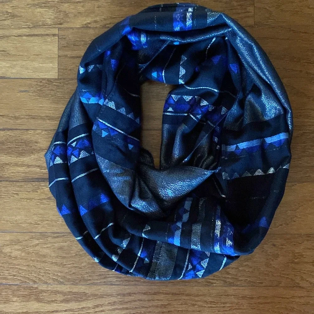 Apt 9 Tube 🧣 Scarf